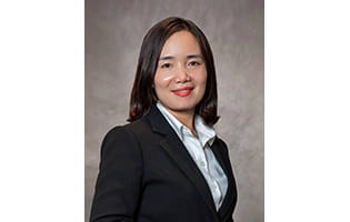 Mrs. Ngoc Hoang / 営業部長